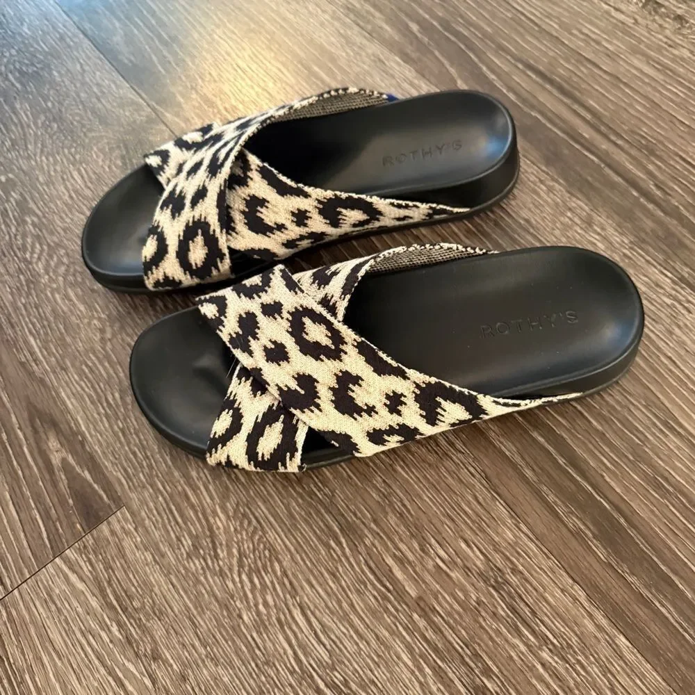 Rothys The Weekend Slide in Sandy Cat - Picture 4 of 6